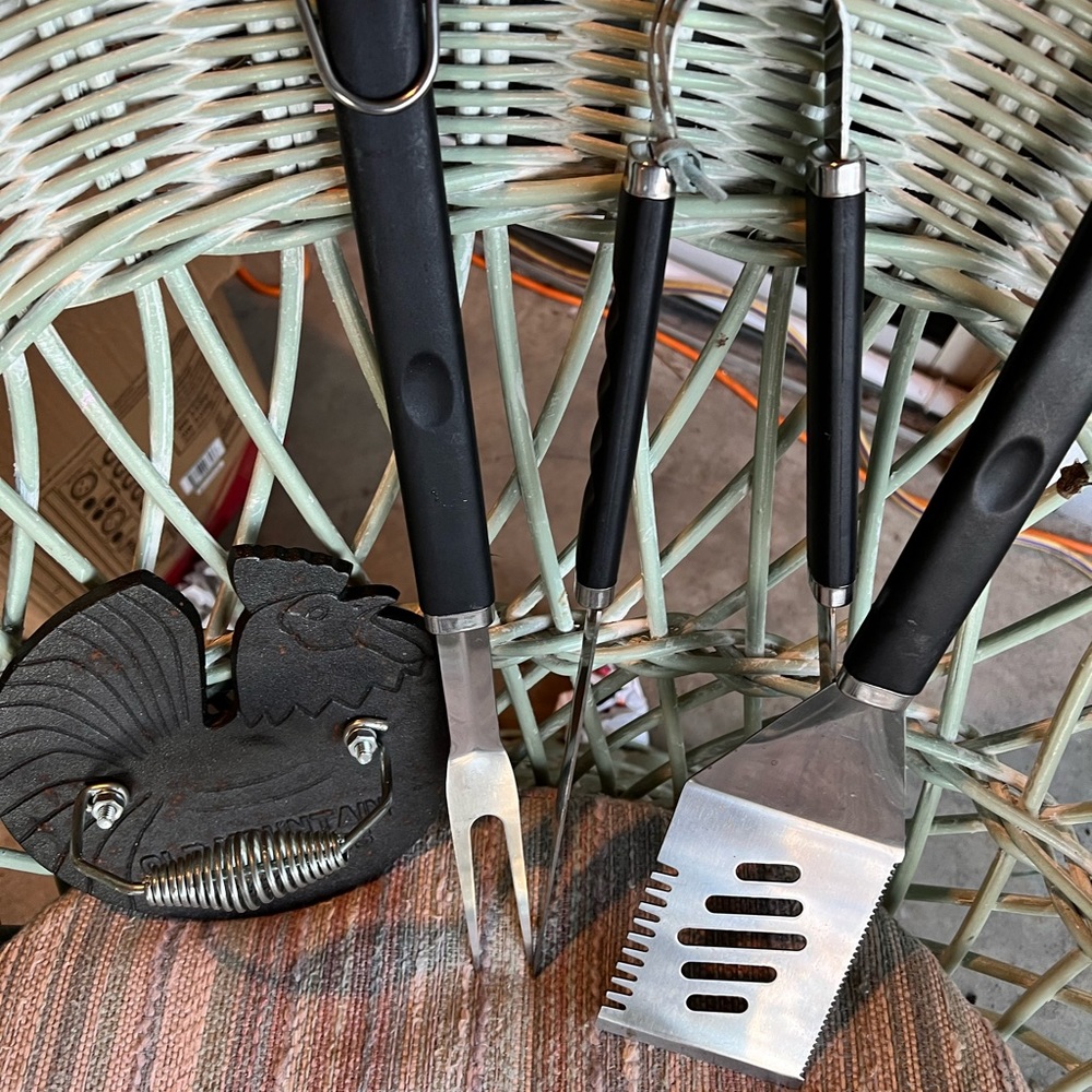 Grill utensils